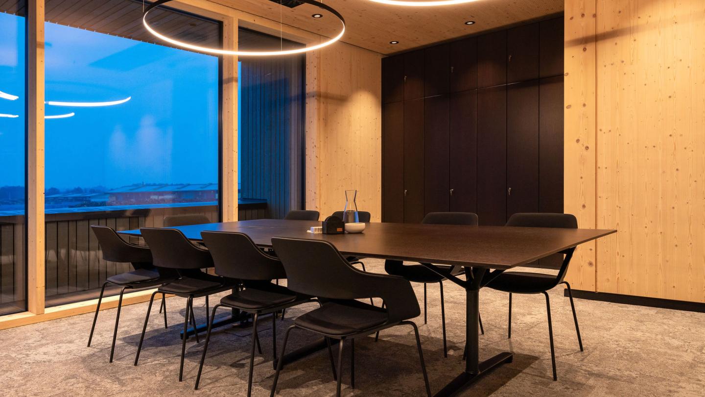 The new office building of HASSLACHER PREDING Holzindustrie, meeting room