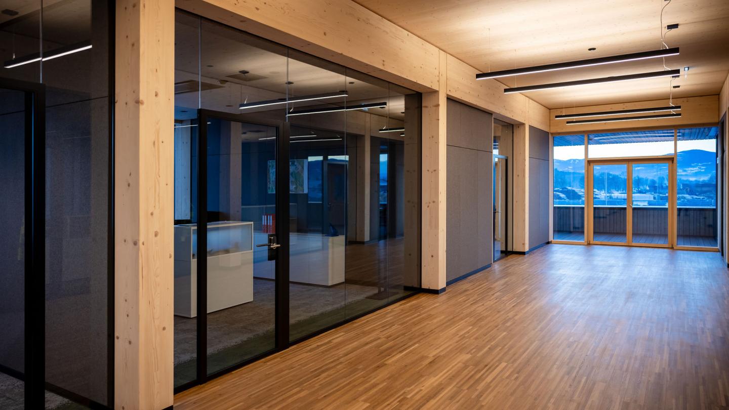 The new office building of HASSLACHER PREDING Holzindustrie, interior corridor with offices
