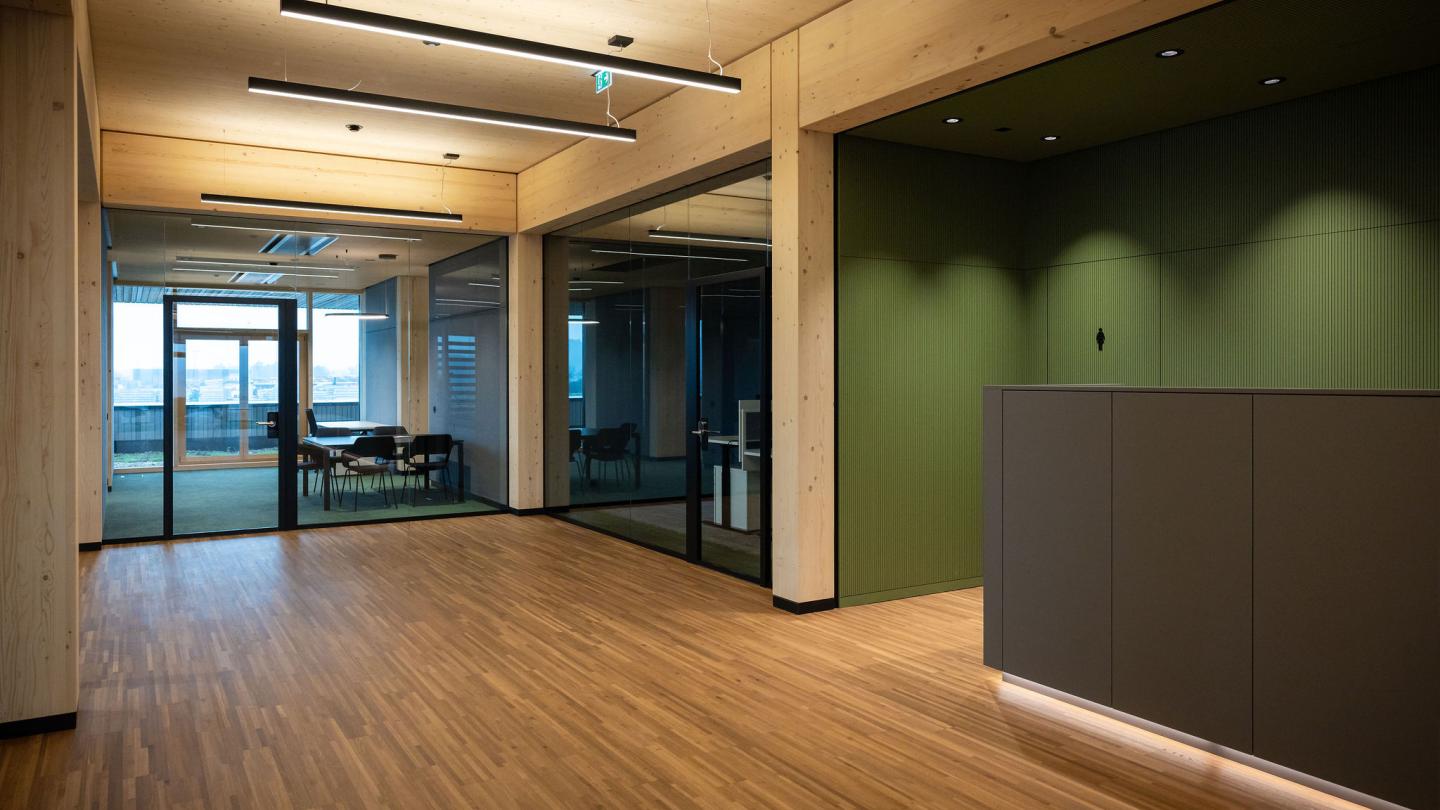 The new office building of HASSLACHER PREDING Holzindustrie, toilets in the entrance area
