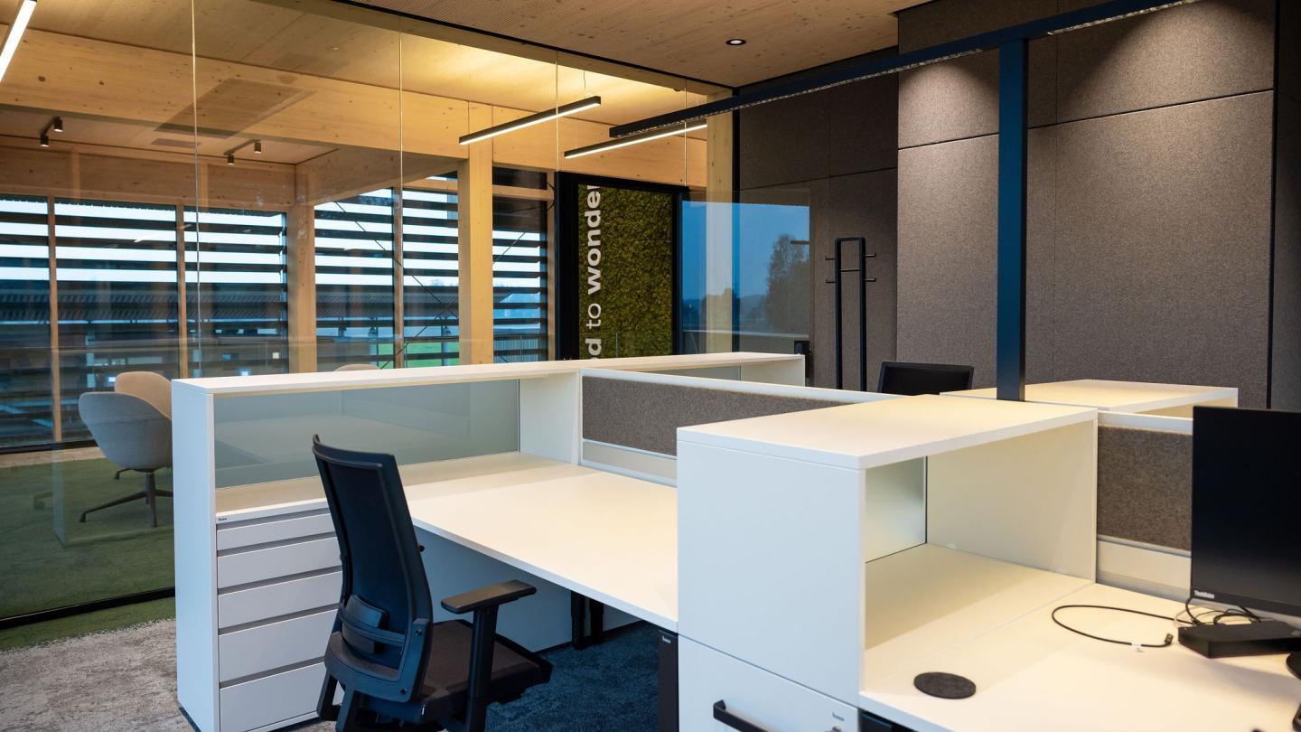 The new office building of HASSLACHER PREDING Holzindustrie, office workplaces