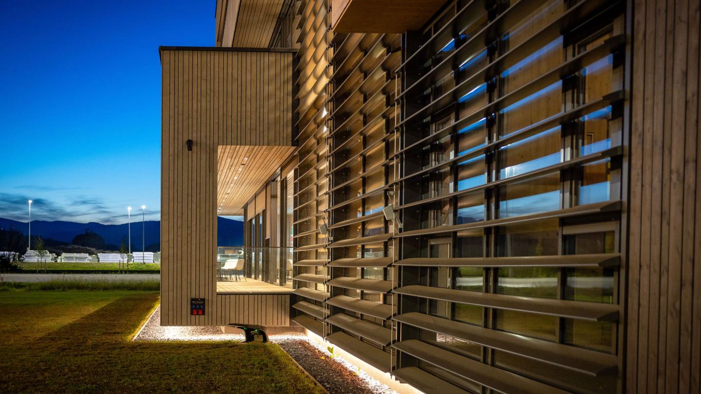 The new office building of HASSLACHER PREDING Holzindustrie, façade with windows and sun protection