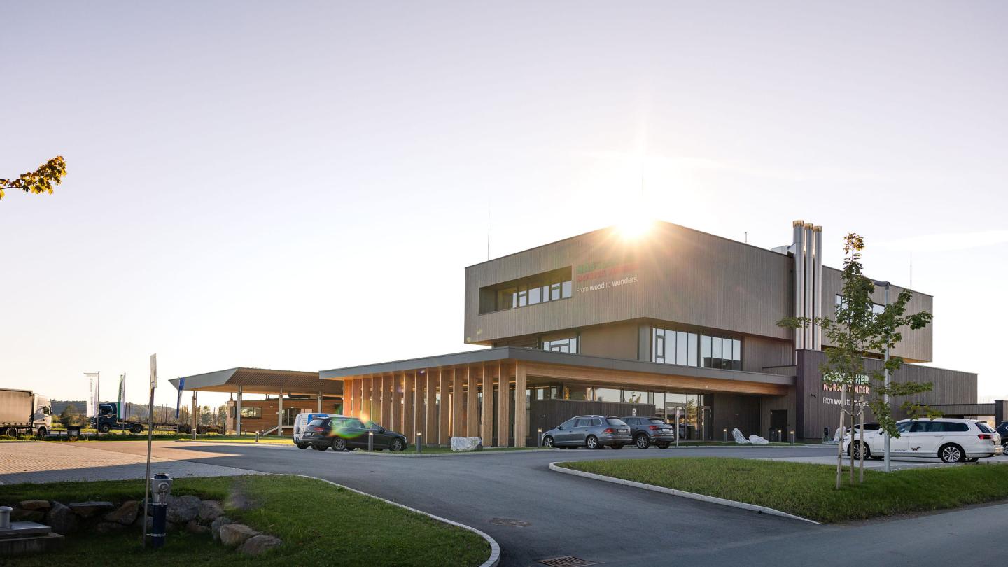 The new office building of HASSLACHER PREDING Holzindustrie, entrance and car park