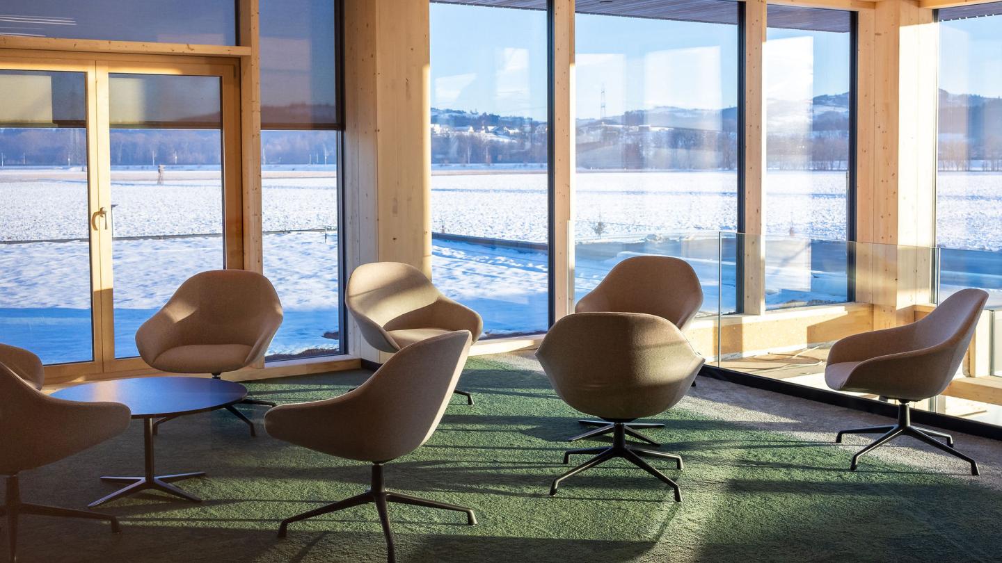 The new office building of HASSLACHER PREDING Holzindustrie, interior entrance to the seating area