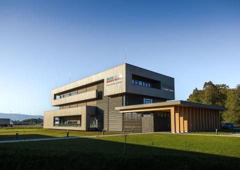 The new office building of HASSLACHER PREDING Holzindustrie in daylight