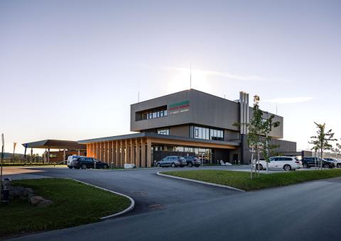 The new office building of HASSLACHER PREDING Holzindustrie, entrance and car park