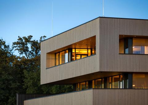 The new office building of HASSLACHER PREDING Holzindustrie, outside balcony at dusk
