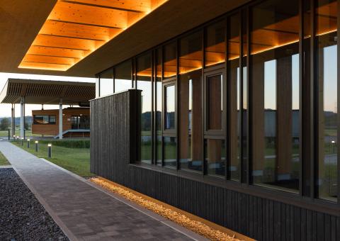 The new office building of HASSLACHER PREDING Holzindustrie, outdoor area with roofing