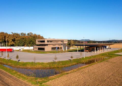 The new office building of HASSLACHER PREDING Holzindustrie with terminal lorry entrance