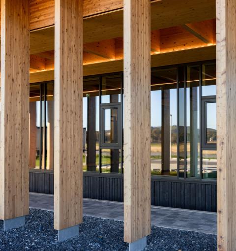 The new office building of HASSLACHER PREDING Holzindustrie Exterior with roofing