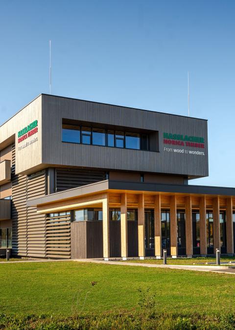 The new office building of HASSLACHER PREDING Holzindustrie in daylight